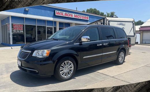 2016 Chrysler Town AND Country RT
