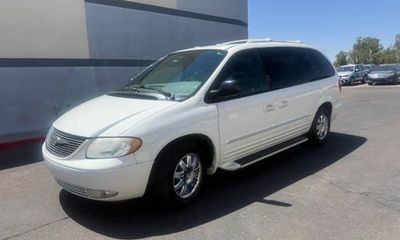 2004 Chrysler Town AND Country Limited