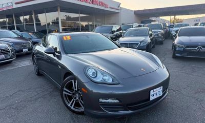 2013 Porsche Panamera Base 4