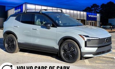 2026 Volvo EX30 CC Ultra