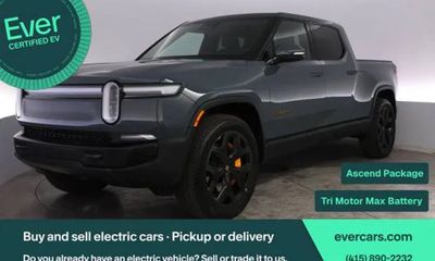 2025 Rivian R1T Premium