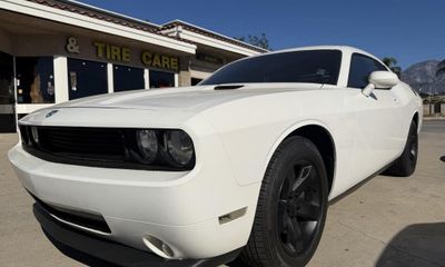 2009 Dodge Challenger Base