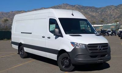 2025 Mercedes-Benz Sprinter 907 VS30