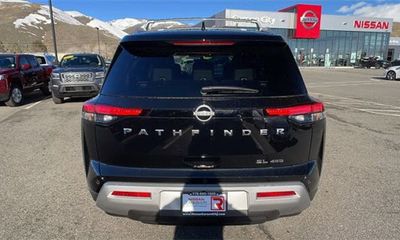 2023 Nissan Pathfinder SL