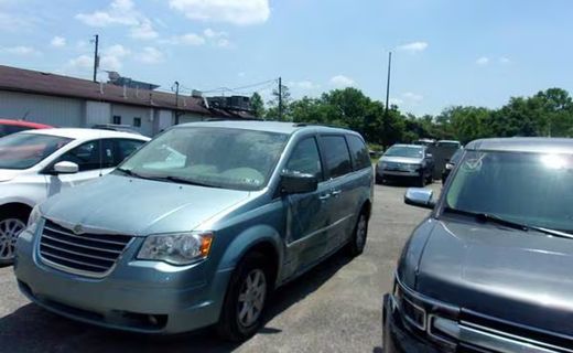 2010 Chrysler Town AND Country RT