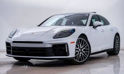 2026 Porsche Panamera 4