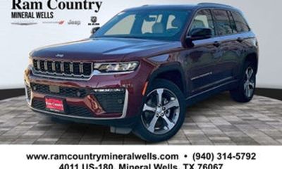 2026 Jeep Grand Cherokee Base Laredo