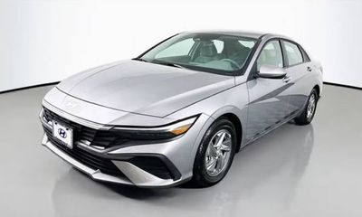 2025 Hyundai Elantra SE