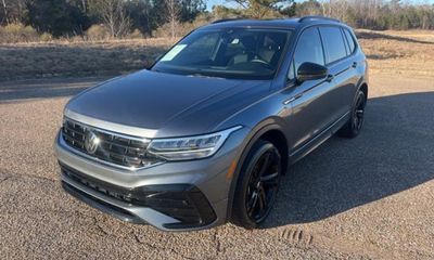 2023 Volkswagen Tiguan SE R Line