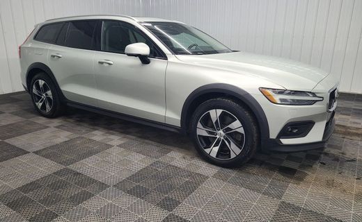 2020 Volvo V60CC Momentum