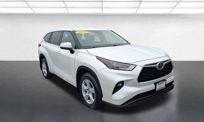 2022 Toyota Highlander LE