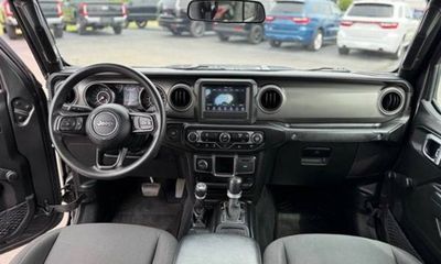 2022 Jeep Gladiator Sport