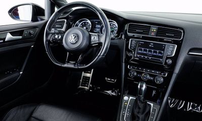2016 Volkswagen Golf R Base W DCC