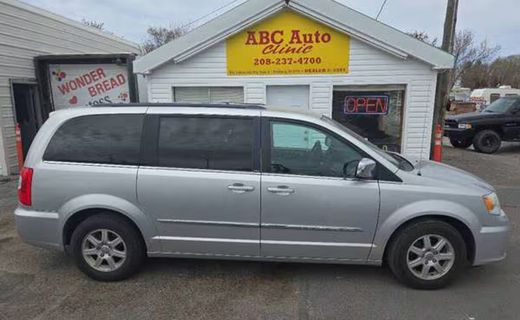 2011 Chrysler Town AND Country RT