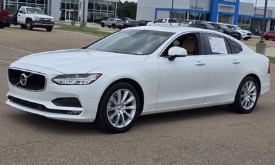 2017 Volvo S90 Momentum