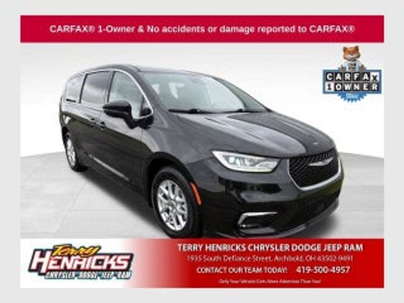 2023 Chrysler Pacifica — a typically priced live listing