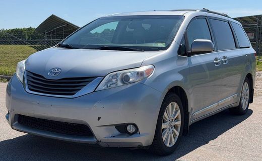 2014 Toyota Sienna XLE 7 Passenger