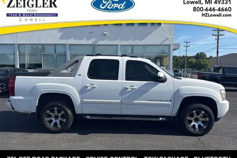 2009 Chevrolet Avalanche — a typically priced live listing