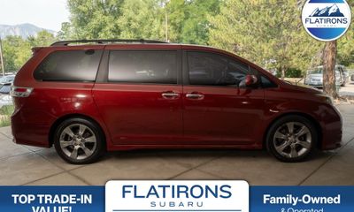 2014 Toyota Sienna SE 8 Passenger