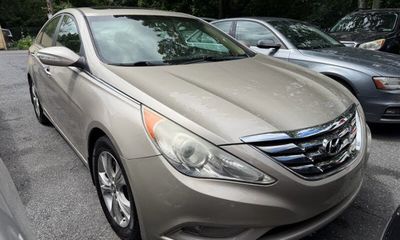 2011 Hyundai Sonata Middle Level