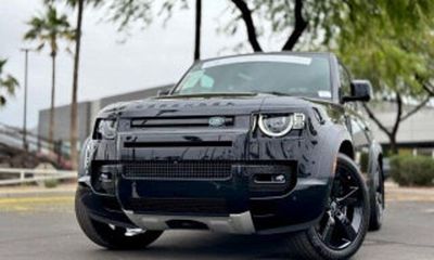 2023 Land Rover Defender 110 SE