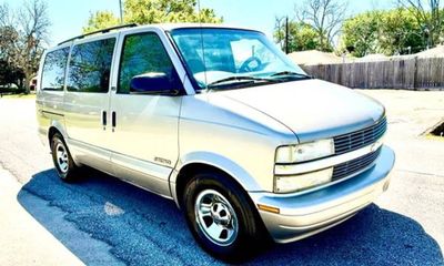 2002 Chevrolet Astro VAN LS
