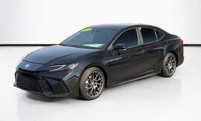 2025 Toyota Camry SE