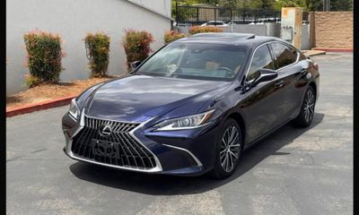 2023 Lexus ES 300H Premium