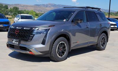 2026 Nissan Pathfinder SV
