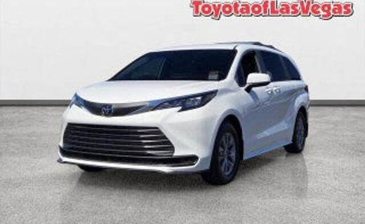 2025 Toyota Sienna LE