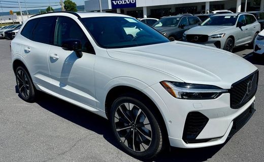 2026 Volvo XC60 Plus Dark