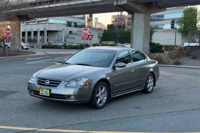 2003 Nissan Altima — a typically priced live listing