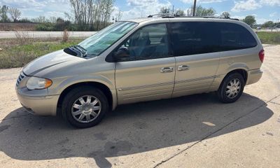 2005 Chrysler Town AND Country Limited