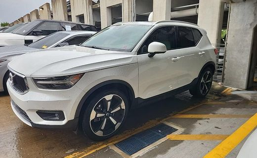 2021 Volvo XC40 Momentum
