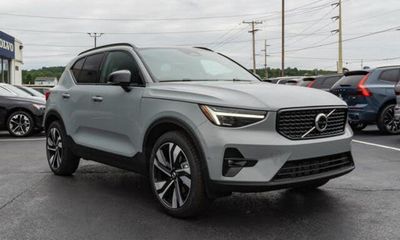 2026 Volvo XC40 Plus Dark