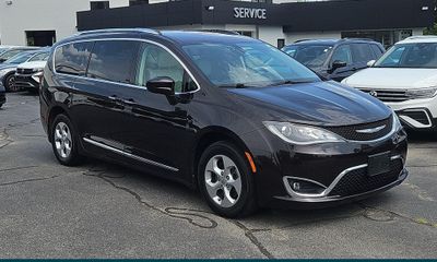 2017 Chrysler Pacifica Touring L Plus
