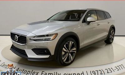 2025 Volvo V60CC Plus