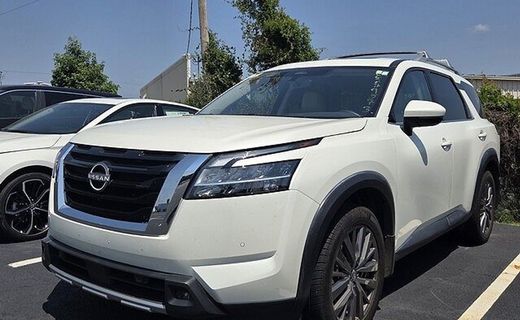 2024 Nissan Pathfinder SL