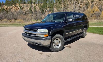 2004 Chevrolet Suburban LS
