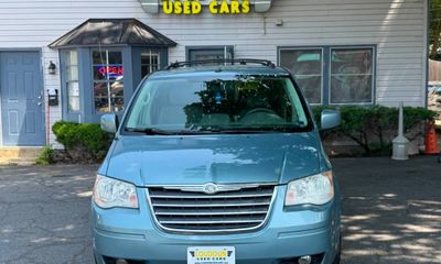 2010 Chrysler Town AND Country RT