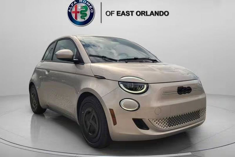 2025 Fiat 500E — a typically priced live listing