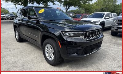 2025 Jeep Grand Cherokee Laredo Altitude
