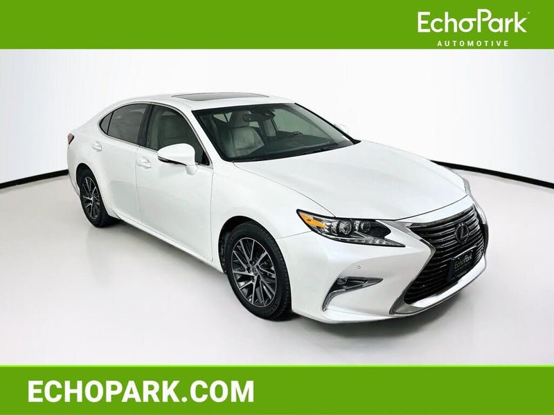2017 Lexus ES — a typically priced live listing