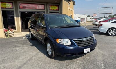 2005 Chrysler Town AND Country Touring