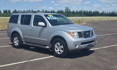 2005 Nissan Pathfinder LE