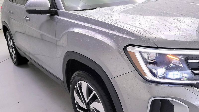 2024 Volkswagen Atlas — a typically priced live listing