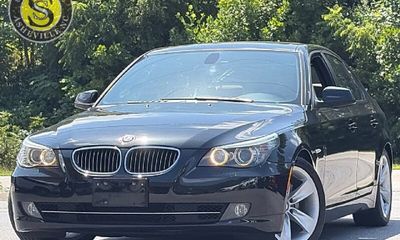 2010 BMW 528I I