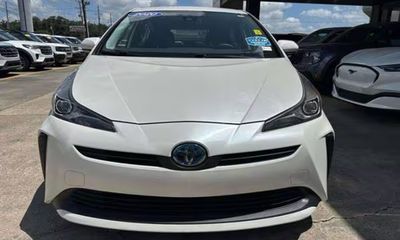 2020 Toyota Prius LE