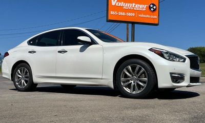2016 Infiniti Q70 37