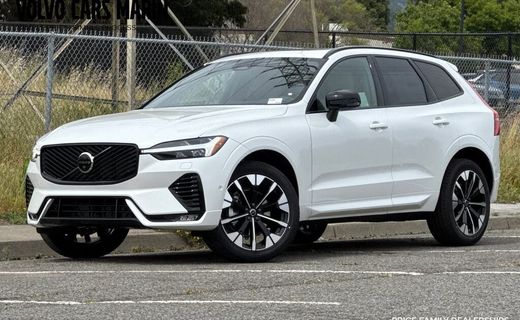2026 Volvo XC60 Plus Dark